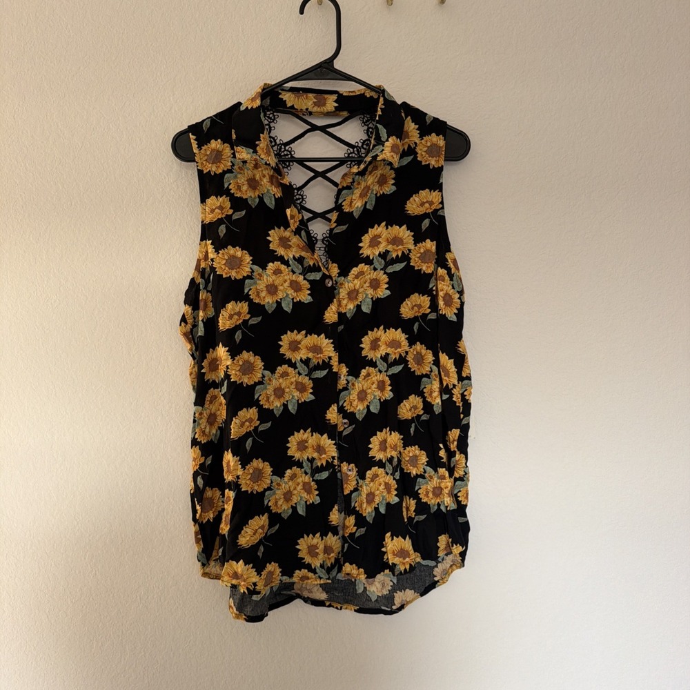No Boundaries Women's Sunflower Print Sleeveless Lace Black Shirt XXL